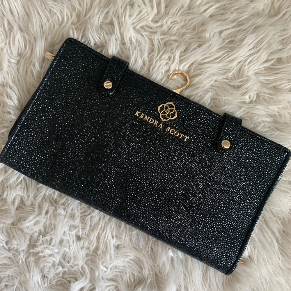 Kendra Scott travel jewelry case